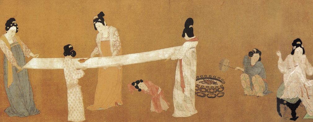 張萱《搗練圖》局部，唐宮女搗練縫衣、著齊胸襦裙與披帛、高髻